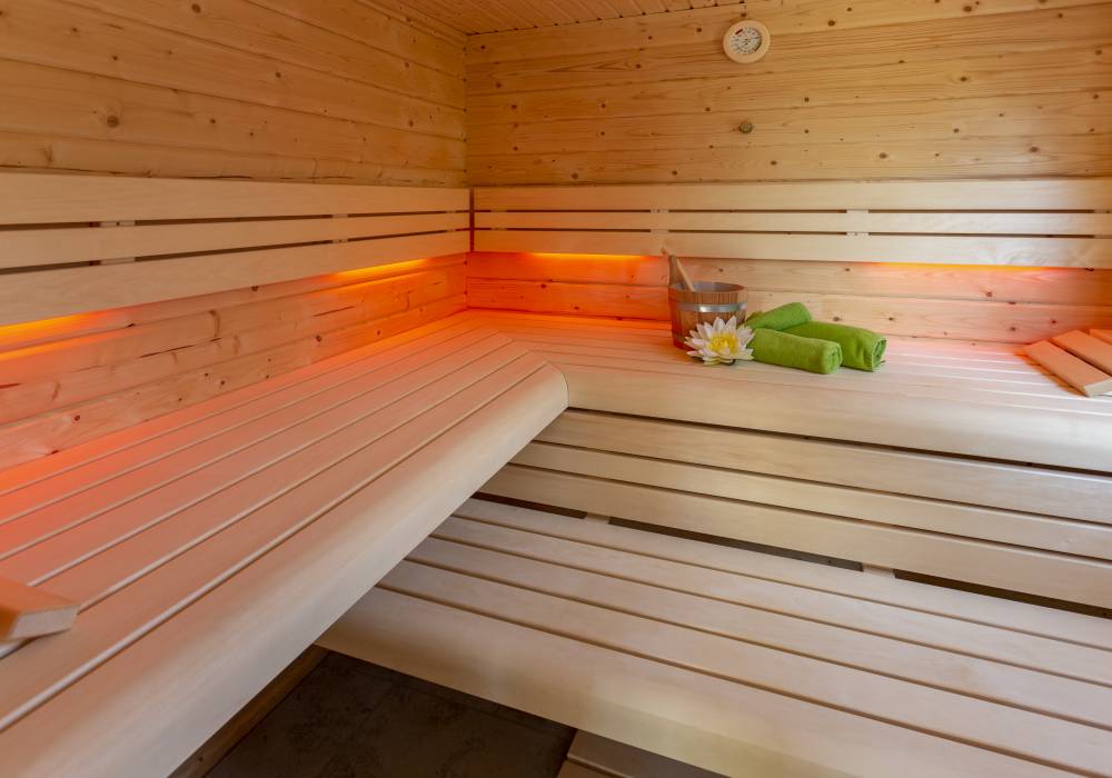 Innenansicht Sauna Holzbänke, Saunabau